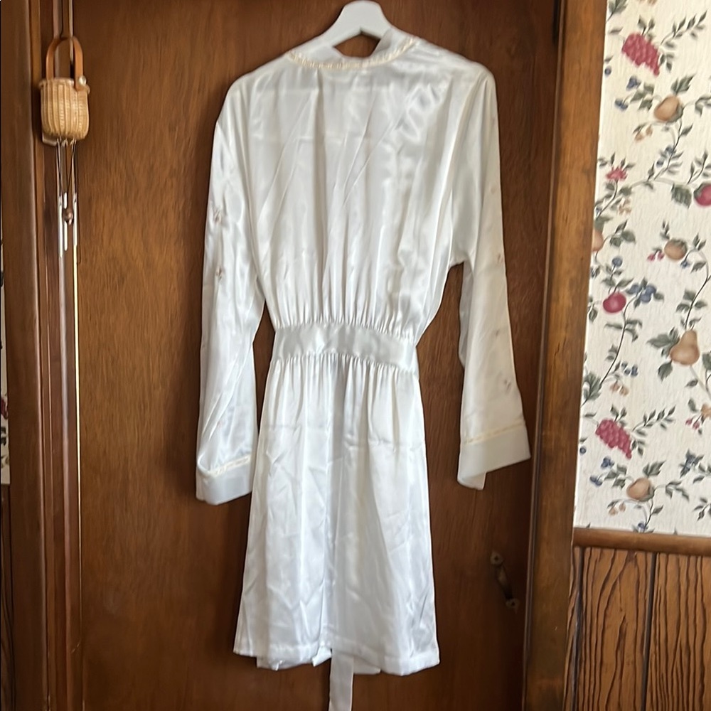 Morgan Taylor White Floral Robe - Picture 6 of 8